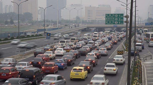 2017年，我國(guó)汽車(chē)銷(xiāo)量達(dá)2887.9萬(wàn)輛