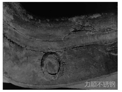 使用在硫酸酸洗液中的AISI316鉤具，其焊縫周圍發(fā)生的晶間腐蝕